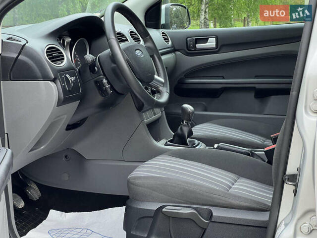 Серый Форд Фокус, объемом двигателя 1.56 л и пробегом 221 тыс. км за 5500 $, фото 6 на Automoto.ua