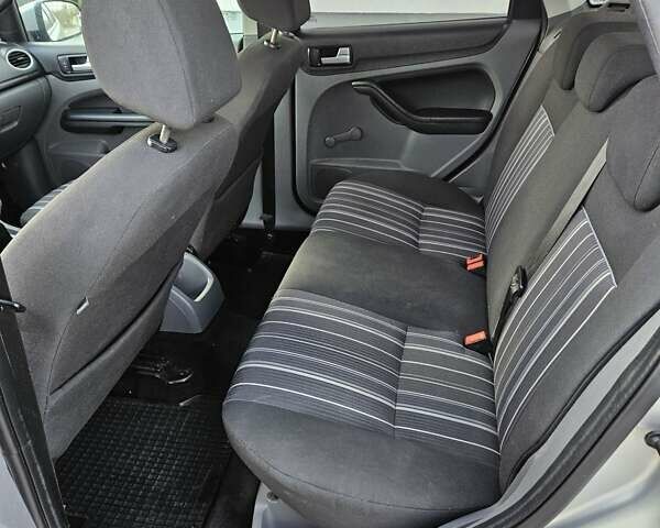 Серый Форд Фокус, объемом двигателя 1.56 л и пробегом 273 тыс. км за 4999 $, фото 11 на Automoto.ua