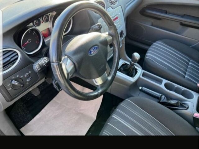 Серый Форд Фокус, объемом двигателя 1.6 л и пробегом 278 тыс. км за 4200 $, фото 5 на Automoto.ua