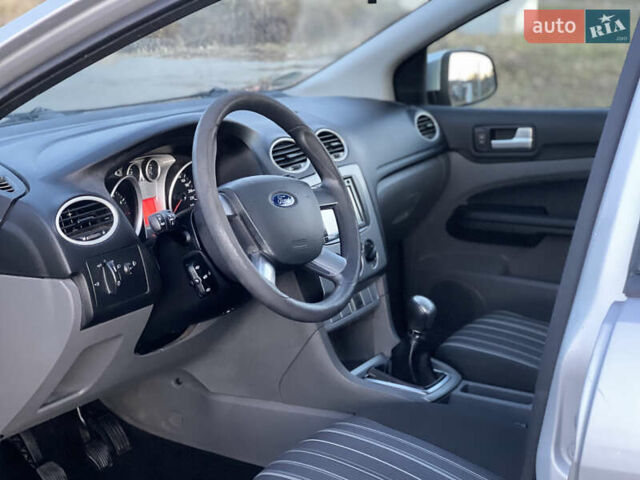 Серый Форд Фокус, объемом двигателя 1.6 л и пробегом 193 тыс. км за 5150 $, фото 28 на Automoto.ua