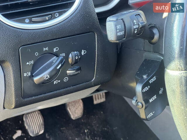 Серый Форд Фокус, объемом двигателя 1.6 л и пробегом 300 тыс. км за 5400 $, фото 10 на Automoto.ua