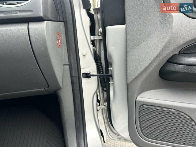 Сірий Форд Фокус, об'ємом двигуна 1.6 л та пробігом 165 тис. км за 6499 $, фото 64 на Automoto.ua