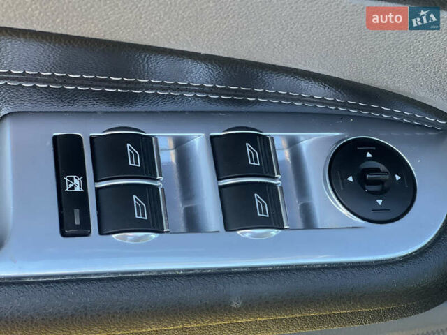 Серый Форд Фокус, объемом двигателя 1.6 л и пробегом 300 тыс. км за 5400 $, фото 11 на Automoto.ua