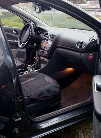 Серый Форд Фокус, объемом двигателя 1.56 л и пробегом 280 тыс. км за 4800 $, фото 6 на Automoto.ua