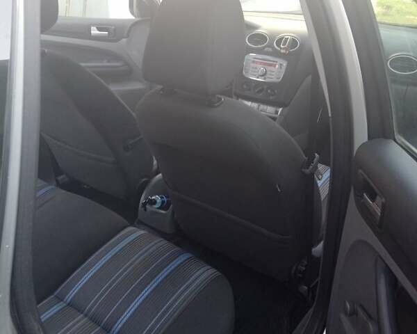 Сірий Форд Фокус, об'ємом двигуна 1.6 л та пробігом 256 тис. км за 4750 $, фото 6 на Automoto.ua