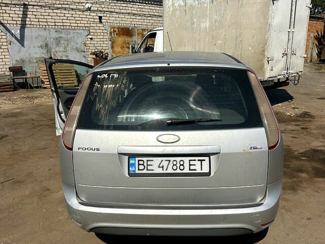 Серый Форд Фокус, объемом двигателя 1.6 л и пробегом 225 тыс. км за 4600 $, фото 3 на Automoto.ua