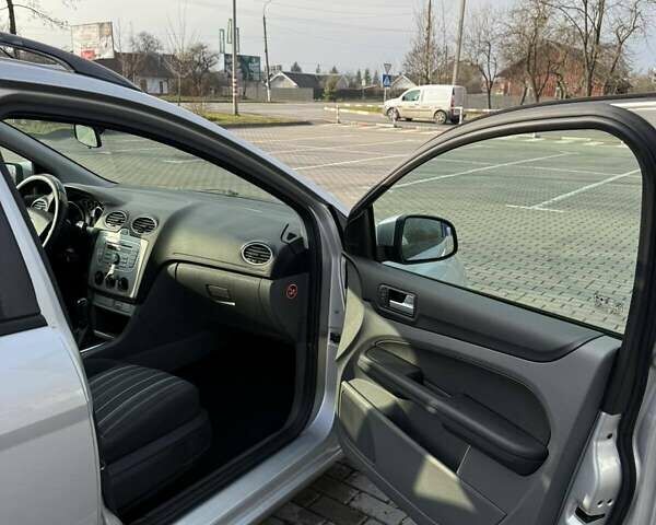 Серый Форд Фокус, объемом двигателя 1.56 л и пробегом 222 тыс. км за 5200 $, фото 6 на Automoto.ua