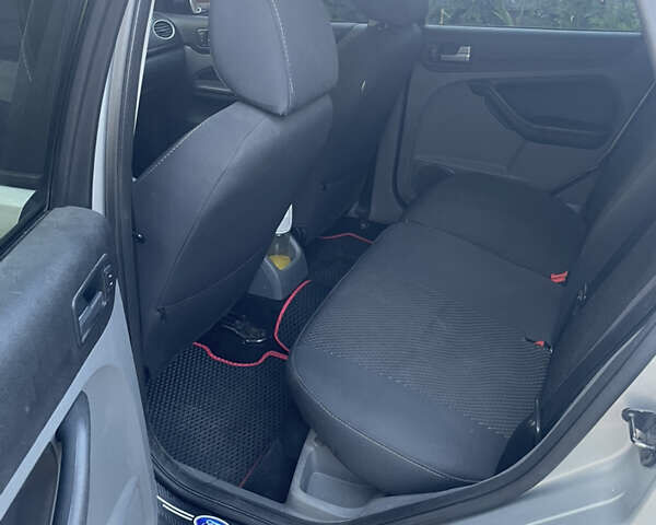 Серый Форд Фокус, объемом двигателя 1.6 л и пробегом 346 тыс. км за 5000 $, фото 9 на Automoto.ua