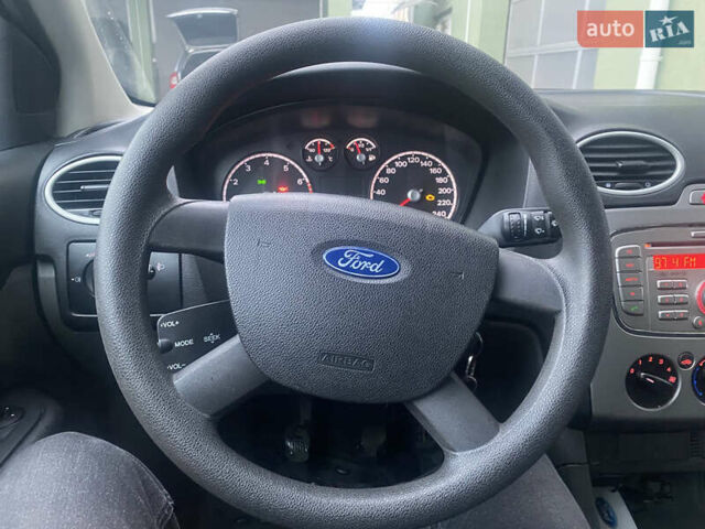 Серый Форд Фокус, объемом двигателя 1.6 л и пробегом 228 тыс. км за 4650 $, фото 30 на Automoto.ua