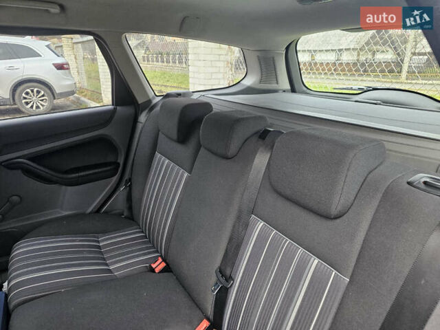 Серый Форд Фокус, объемом двигателя 1.6 л и пробегом 280 тыс. км за 4100 $, фото 14 на Automoto.ua