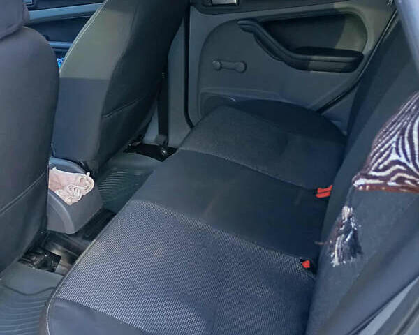 Форд Фокус 2008 в Черкассах на Automoto.ua Серый Форд Фокус, объемом двигателя 1.6 л и пробегом 233 тыс. км за 5500 $, фото 8 на Automoto.ua