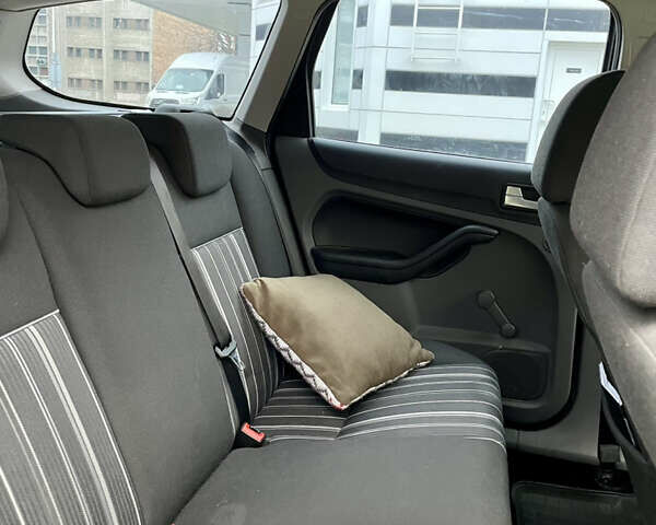 Сірий Форд Фокус, об'ємом двигуна 1.6 л та пробігом 266 тис. км за 5700 $, фото 6 на Automoto.ua