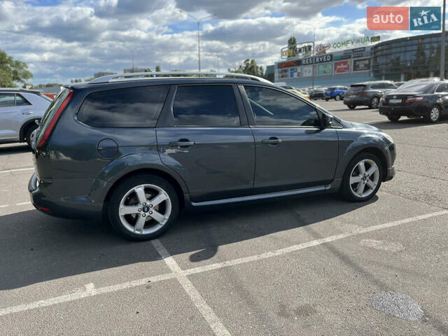 Серый Форд Фокус, объемом двигателя 1.6 л и пробегом 315 тыс. км за 5600 $, фото 4 на Automoto.ua