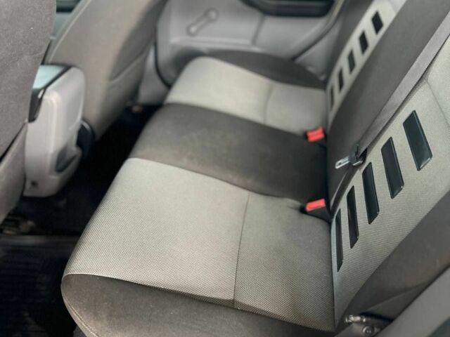 Серый Форд Фокус, объемом двигателя 0 л и пробегом 205 тыс. км за 4900 $, фото 7 на Automoto.ua