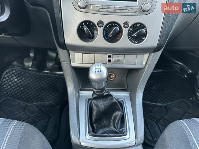 Сірий Форд Фокус, об'ємом двигуна 1.56 л та пробігом 290 тис. км за 4850 $, фото 83 на Automoto.ua