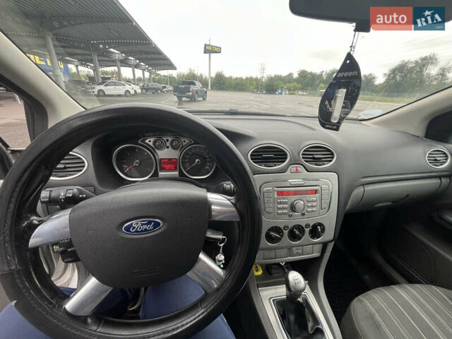 Сірий Форд Фокус, об'ємом двигуна 1.56 л та пробігом 400 тис. км за 4200 $, фото 2 на Automoto.ua
