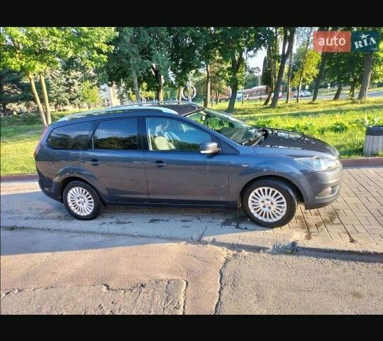 Серый Форд Фокус, объемом двигателя 1.6 л и пробегом 270 тыс. км за 5400 $, фото 3 на Automoto.ua