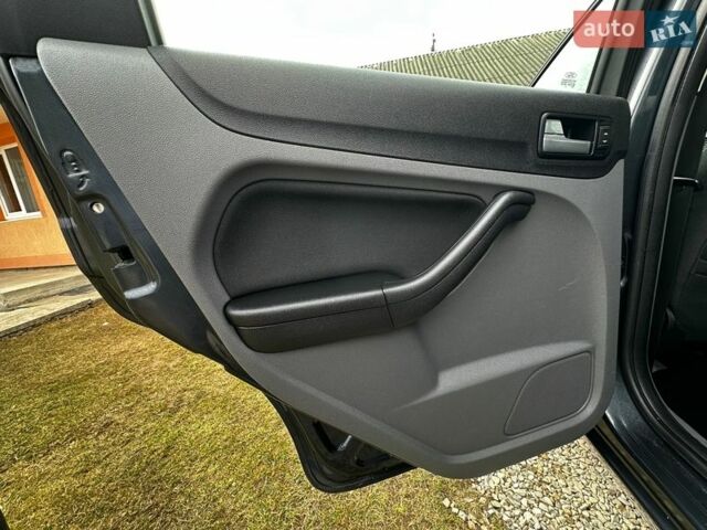 Серый Форд Фокус, объемом двигателя 1.8 л и пробегом 186 тыс. км за 5899 $, фото 51 на Automoto.ua