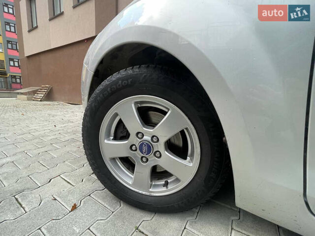 Серый Форд Фокус, объемом двигателя 1.6 л и пробегом 264 тыс. км за 3900 $, фото 6 на Automoto.ua