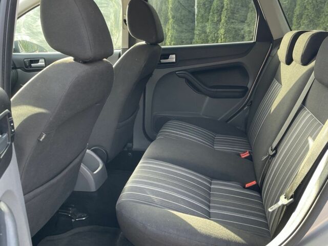 Серый Форд Фокус, объемом двигателя 1.6 л и пробегом 318 тыс. км за 5200 $, фото 3 на Automoto.ua