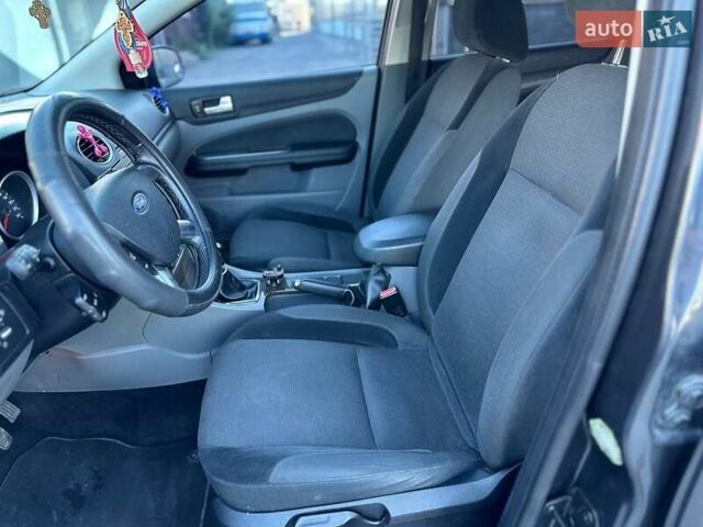 Серый Форд Фокус, объемом двигателя 2 л и пробегом 243 тыс. км за 5700 $, фото 3 на Automoto.ua