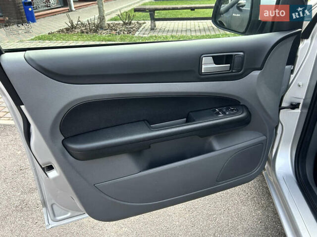 Сірий Форд Фокус, об'ємом двигуна 1.6 л та пробігом 165 тис. км за 6499 $, фото 80 на Automoto.ua