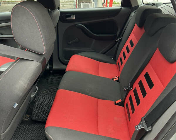 Сірий Форд Фокус, об'ємом двигуна 2 л та пробігом 307 тис. км за 4800 $, фото 18 на Automoto.ua