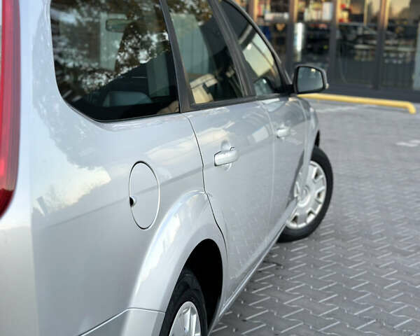 Серый Форд Фокус, объемом двигателя 1.6 л и пробегом 210 тыс. км за 5200 $, фото 82 на Automoto.ua