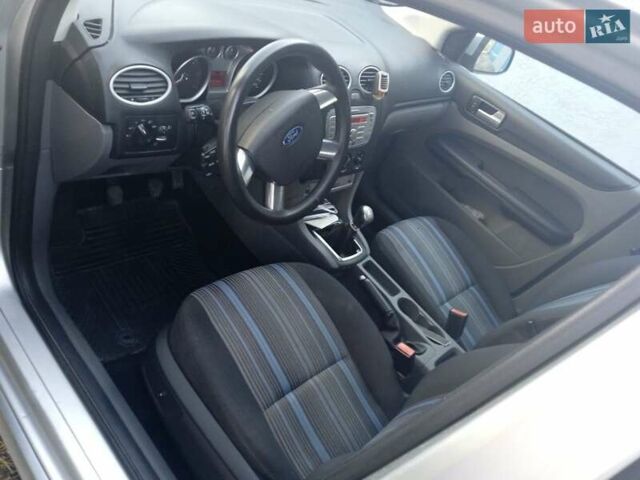Сірий Форд Фокус, об'ємом двигуна 1.6 л та пробігом 256 тис. км за 4750 $, фото 3 на Automoto.ua