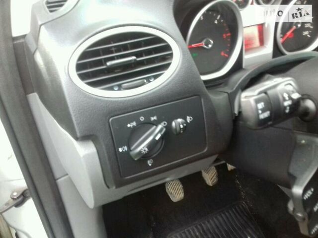 Форд Фокус 2008 у Стрые на Automoto.ua Сірий Форд Фокус, об'ємом двигуна 1.6 л та пробігом 310 тис. км за 4697 $, фото 48 на Automoto.ua