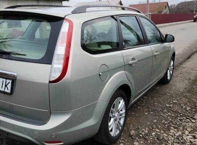 Серый Форд Фокус, объемом двигателя 1.6 л и пробегом 160 тыс. км за 6650 $, фото 2 на Automoto.ua