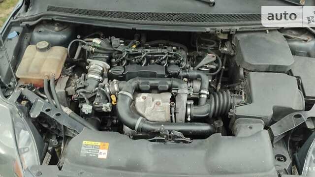 Сірий Форд Фокус, об'ємом двигуна 1.6 л та пробігом 225 тис. км за 5200 $, фото 36 на Automoto.ua