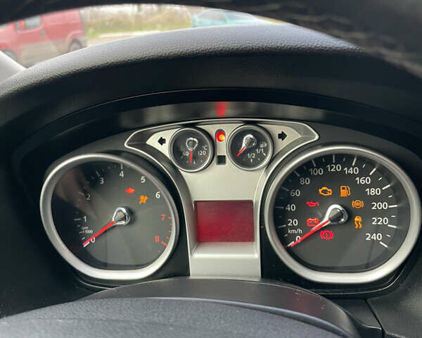 Сірий Форд Фокус, об'ємом двигуна 1.8 л та пробігом 221 тис. км за 4300 $, фото 7 на Automoto.ua