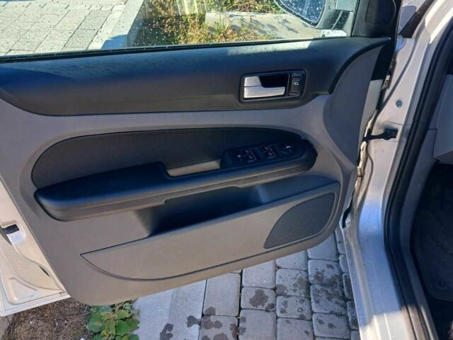 Серый Форд Фокус, объемом двигателя 1.6 л и пробегом 318 тыс. км за 5200 $, фото 12 на Automoto.ua