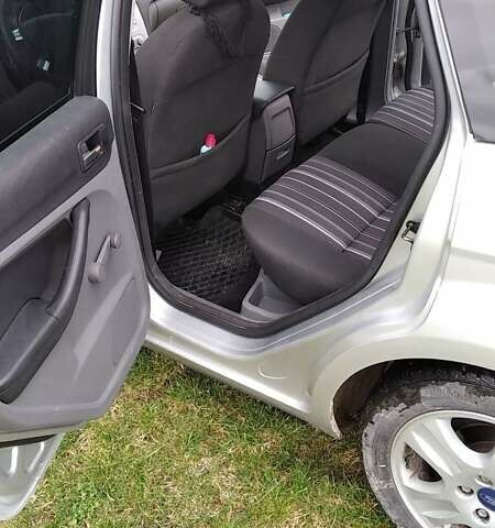 Сірий Форд Фокус, об'ємом двигуна 1.6 л та пробігом 237 тис. км за 6000 $, фото 9 на Automoto.ua