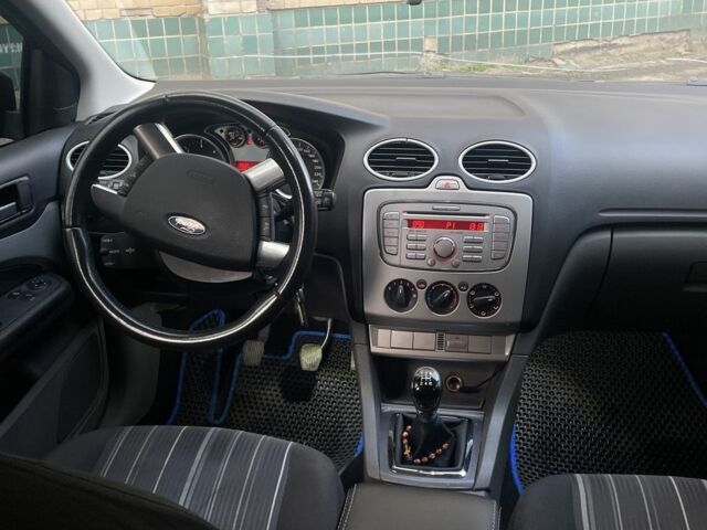 Серый Форд Фокус, объемом двигателя 1.8 л и пробегом 277 тыс. км за 5300 $, фото 9 на Automoto.ua