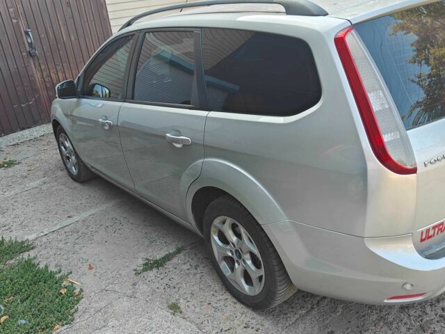 Серый Форд Фокус, объемом двигателя 1.6 л и пробегом 299 тыс. км за 5500 $, фото 1 на Automoto.ua