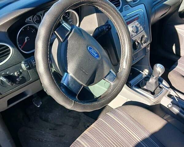 Сірий Форд Фокус, об'ємом двигуна 1.6 л та пробігом 318 тис. км за 5200 $, фото 15 на Automoto.ua