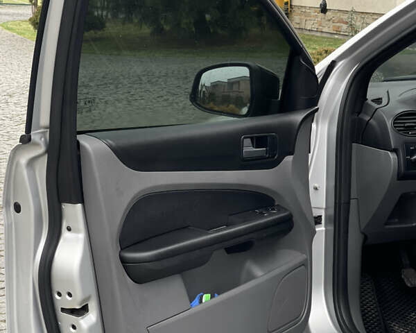 Серый Форд Фокус, объемом двигателя 1.6 л и пробегом 315 тыс. км за 4650 $, фото 21 на Automoto.ua