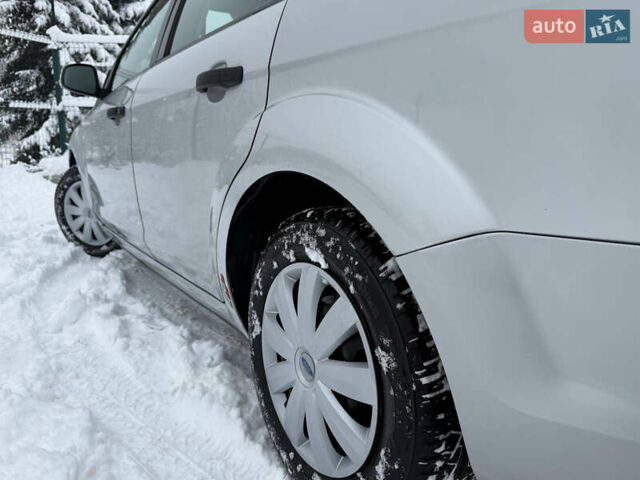 Серый Форд Фокус, объемом двигателя 1.6 л и пробегом 225 тыс. км за 4399 $, фото 32 на Automoto.ua