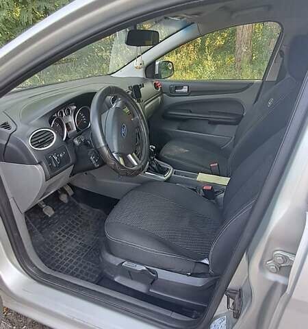 Серый Форд Фокус, объемом двигателя 1.6 л и пробегом 425 тыс. км за 4200 $, фото 8 на Automoto.ua