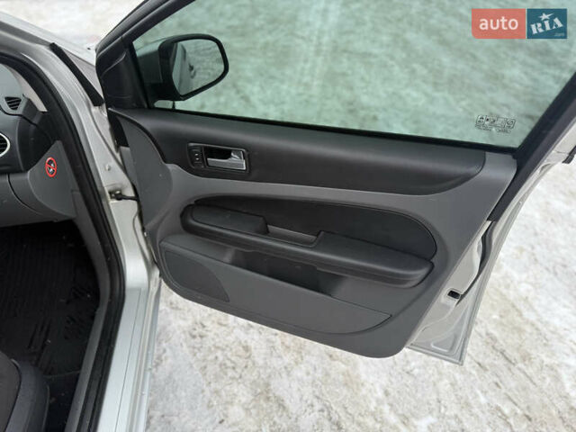 Серый Форд Фокус, объемом двигателя 1.56 л и пробегом 268 тыс. км за 5500 $, фото 13 на Automoto.ua