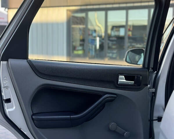 Серый Форд Фокус, объемом двигателя 1.6 л и пробегом 210 тыс. км за 5200 $, фото 57 на Automoto.ua