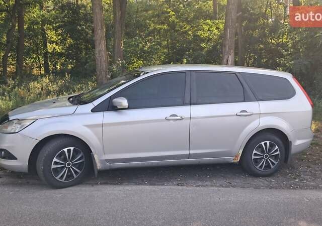 Серый Форд Фокус, объемом двигателя 1.6 л и пробегом 425 тыс. км за 4200 $, фото 2 на Automoto.ua