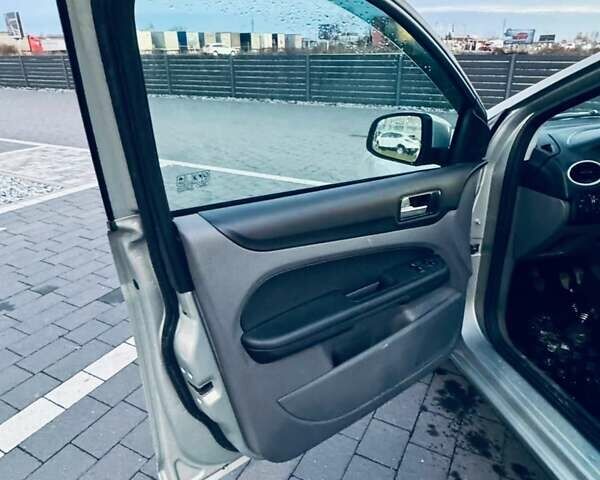 Сірий Форд Фокус, об'ємом двигуна 1.6 л та пробігом 306 тис. км за 4599 $, фото 10 на Automoto.ua