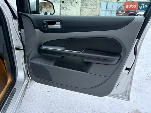 Сірий Форд Фокус, об'ємом двигуна 1.6 л та пробігом 211 тис. км за 5100 $, фото 22 на Automoto.ua