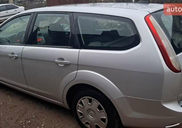 Сірий Форд Фокус, об'ємом двигуна 1.56 л та пробігом 207 тис. км за 4900 $, фото 7 на Automoto.ua