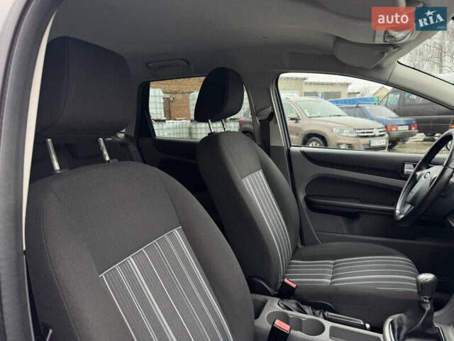 Серый Форд Фокус, объемом двигателя 1.6 л и пробегом 250 тыс. км за 5250 $, фото 25 на Automoto.ua