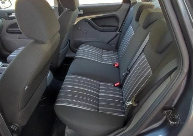 Серый Форд Фокус, объемом двигателя 1.6 л и пробегом 218 тыс. км за 2100 $, фото 7 на Automoto.ua