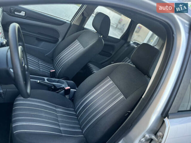 Серый Форд Фокус, объемом двигателя 1.6 л и пробегом 210 тыс. км за 5200 $, фото 55 на Automoto.ua